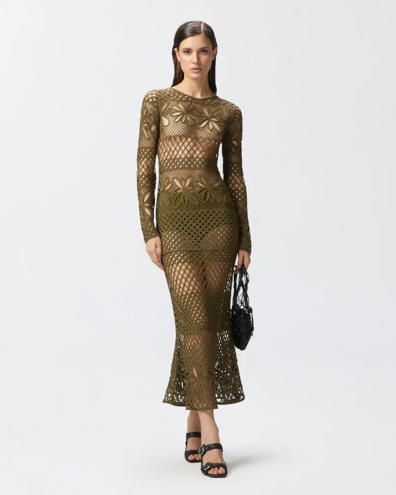 Vestido largo de crochet perforado