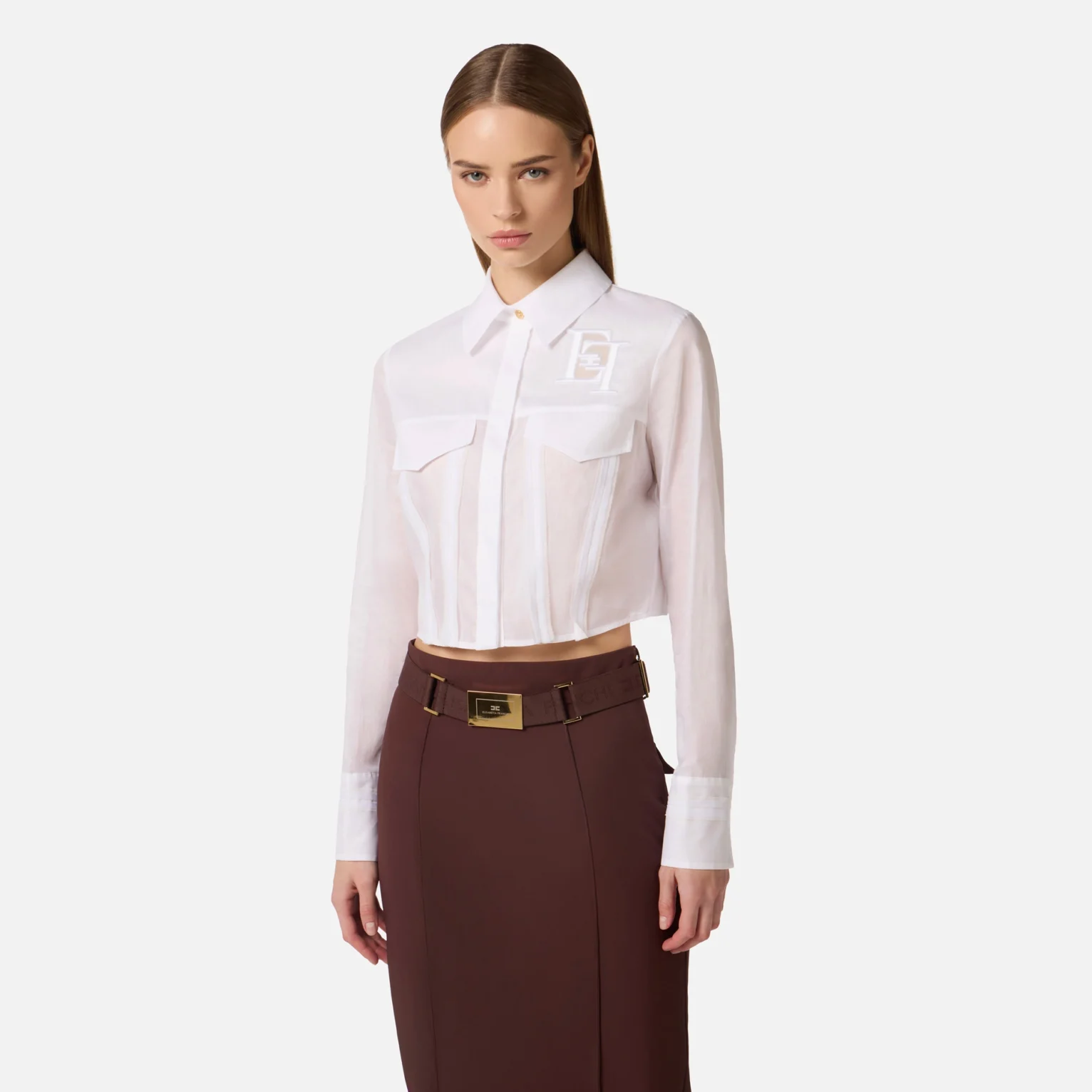 Camisa de algodón con solapas y bordados
