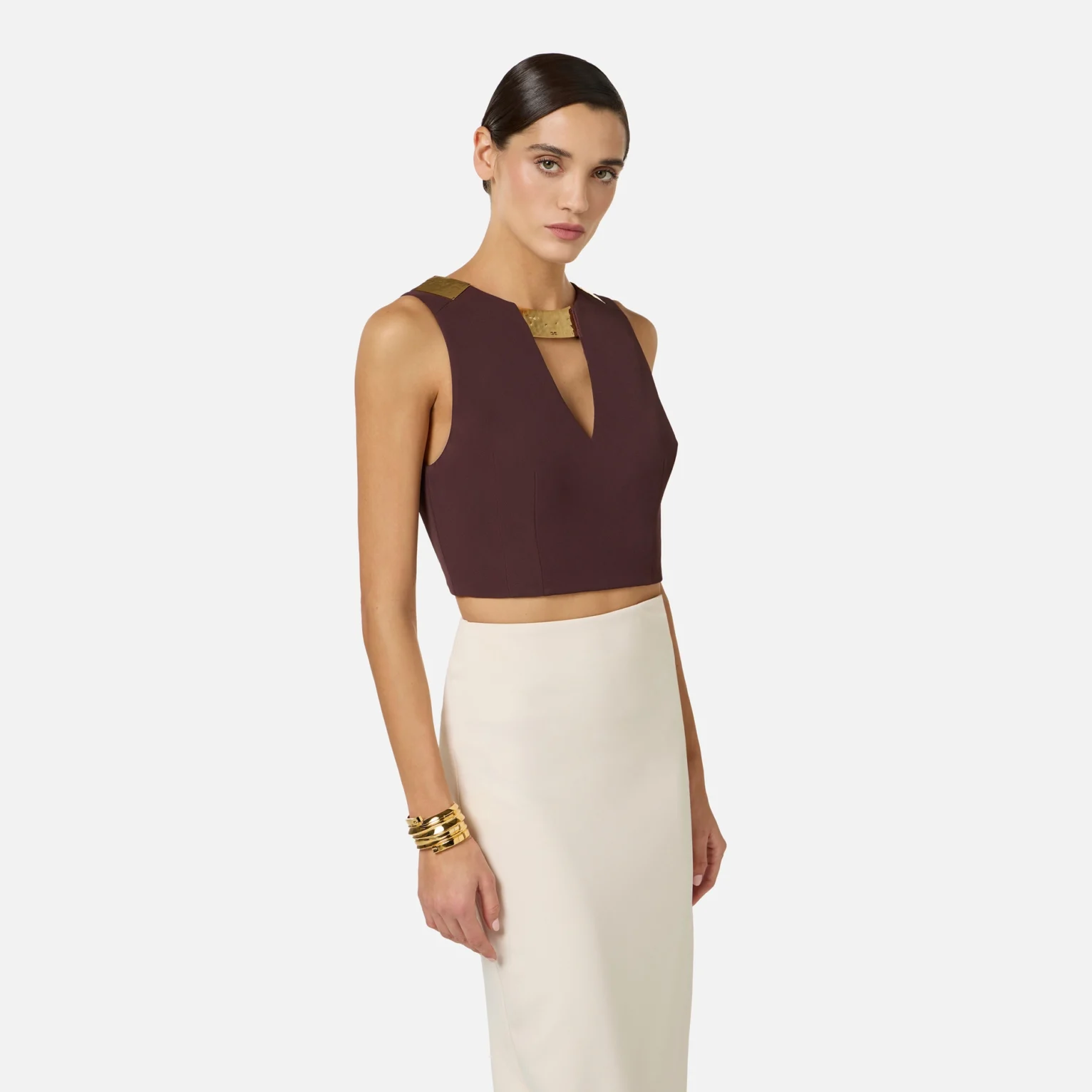 Top de doble crepé elástico con cuello joya