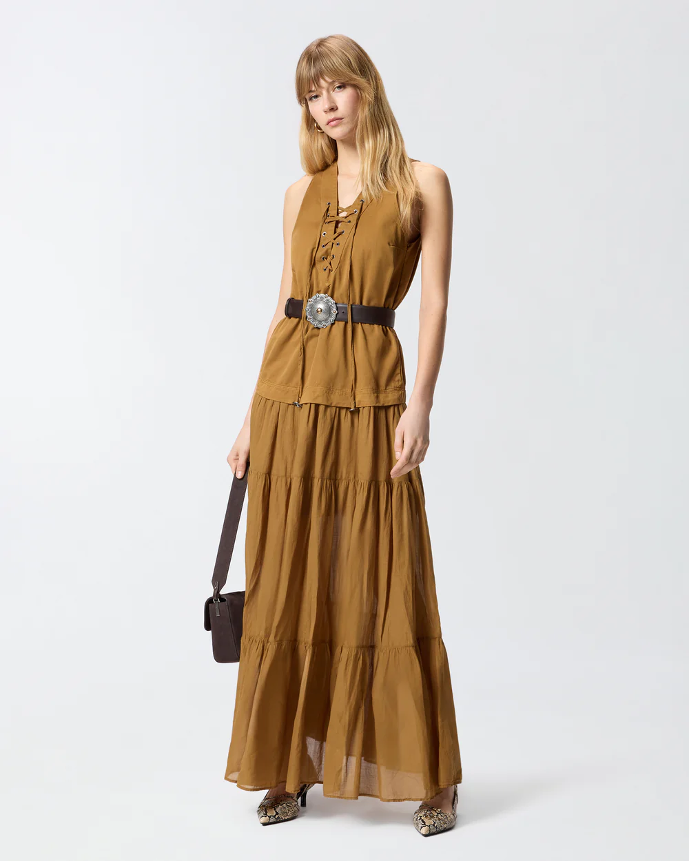 Vestido largo de algdón con volante y cintas