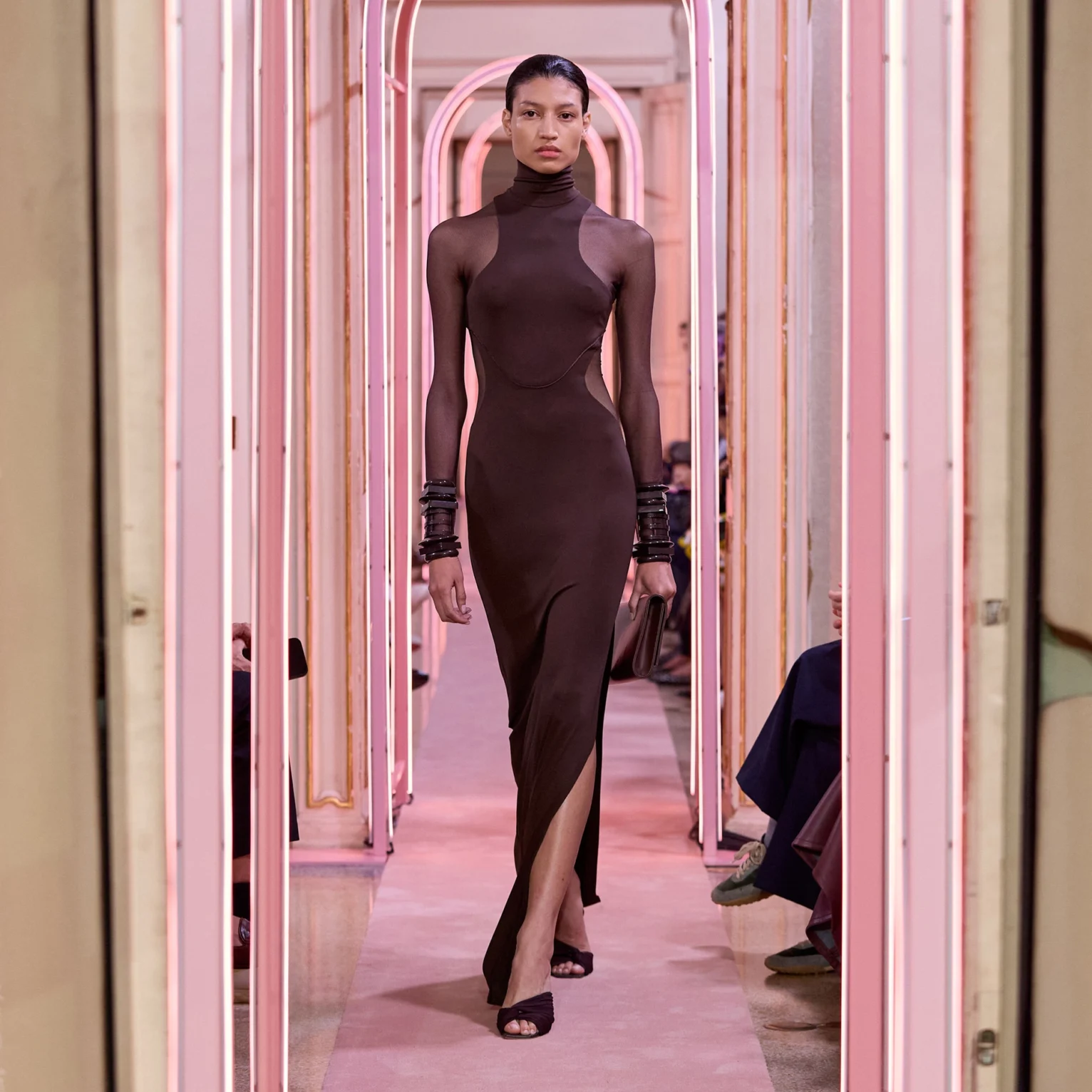 Vestido red carpet con transparencias