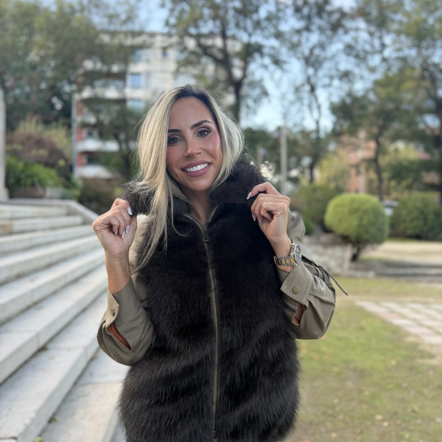 Parka kakhi con pelo